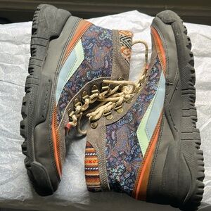 Inkkas Tauro Trekk Boots, like new, size 10 women 8 men